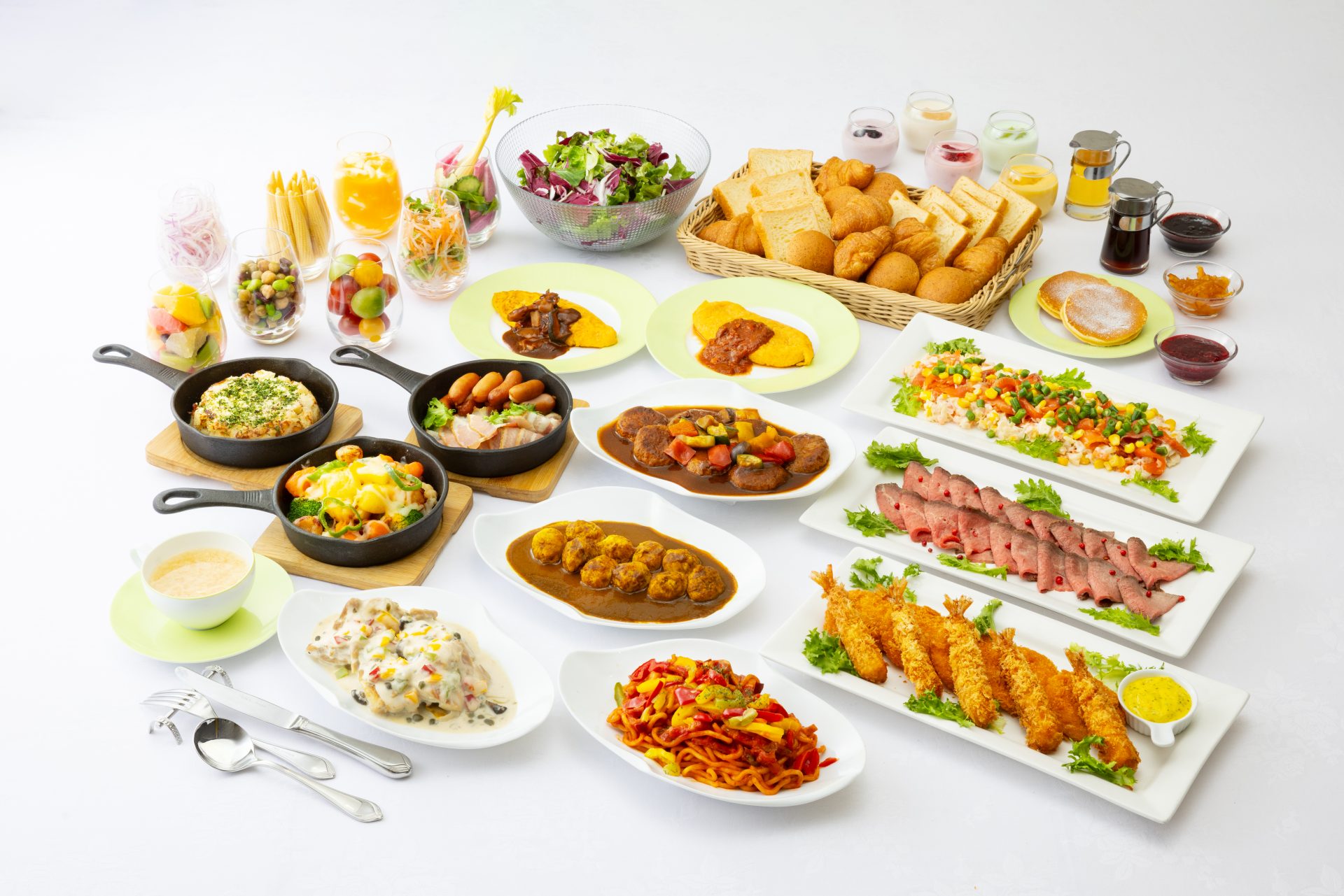 シェフ手作りふわとろオムレツ！焼きたてパンと洋食ブッフェ